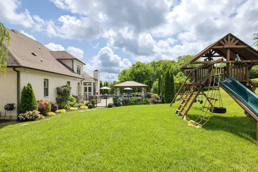 211 Snowden St, W Franklin TN 37064