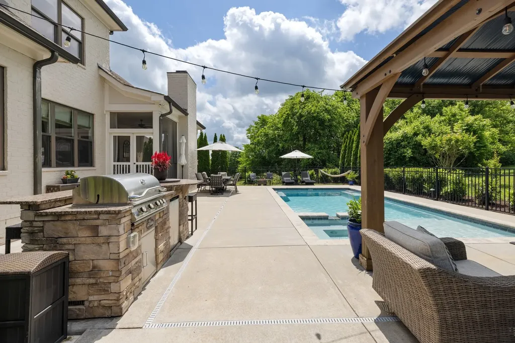 211 Snowden St, W Franklin TN 37064