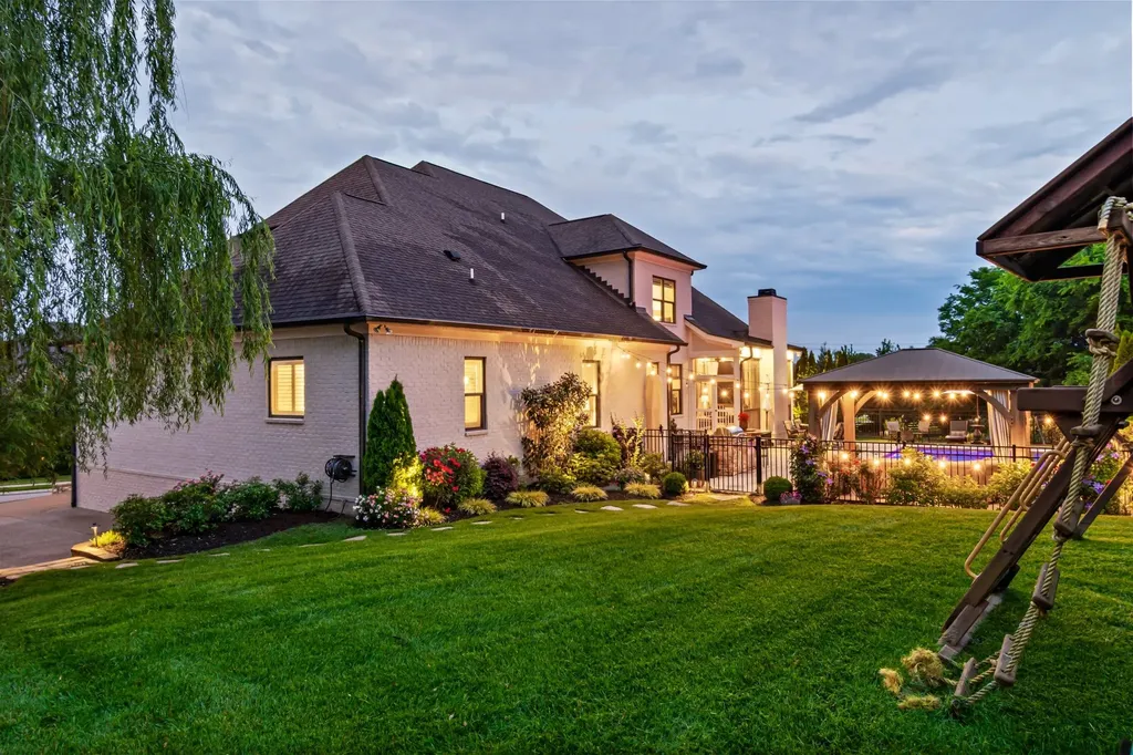 211 Snowden St, W Franklin TN 37064