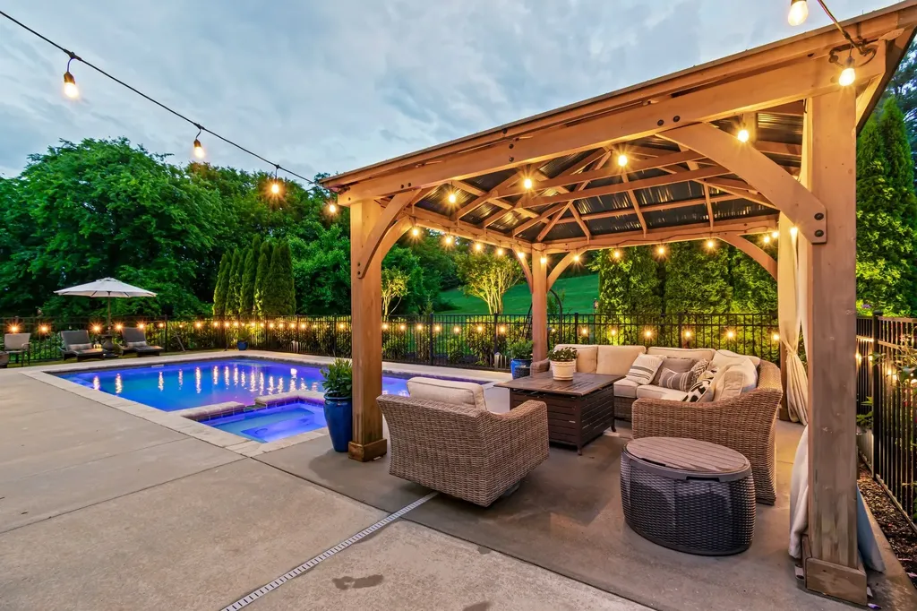 211 Snowden St, W Franklin TN 37064