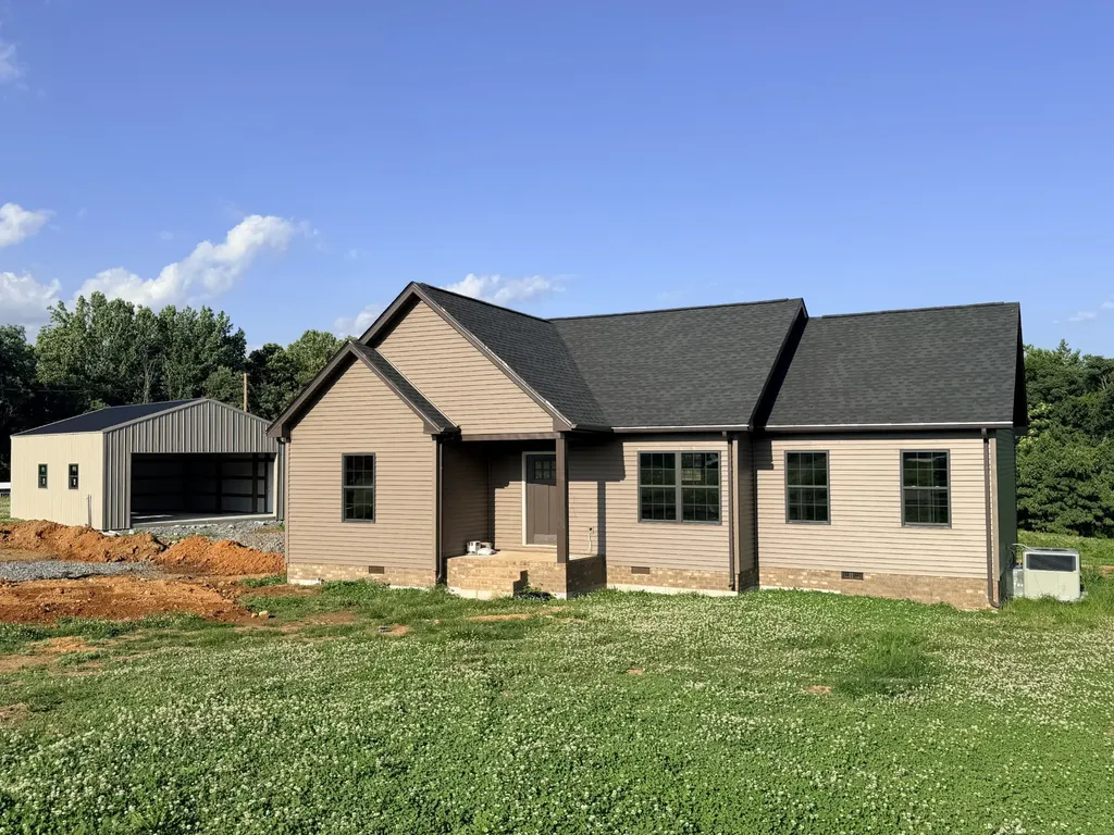 32 Iris Way Lafayette TN 37083