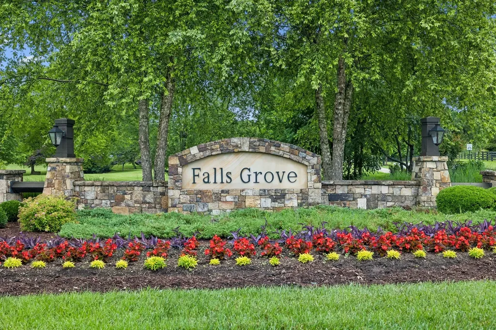 7016 Crimson Leaf Lane College Grove TN 37046