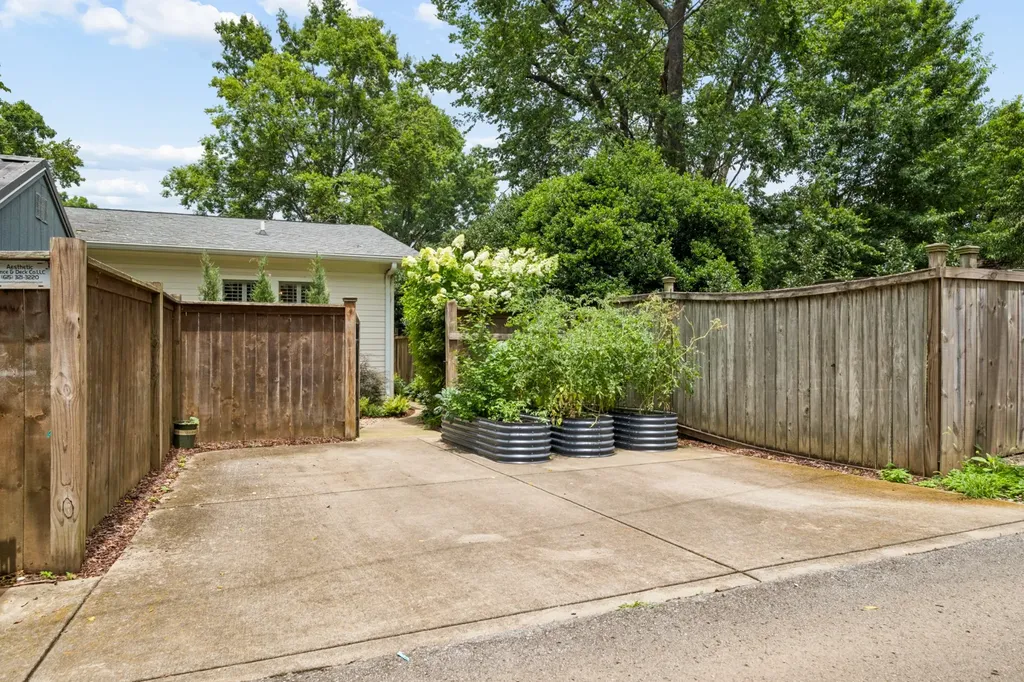 3815 Central Avenue Nashville TN 37205