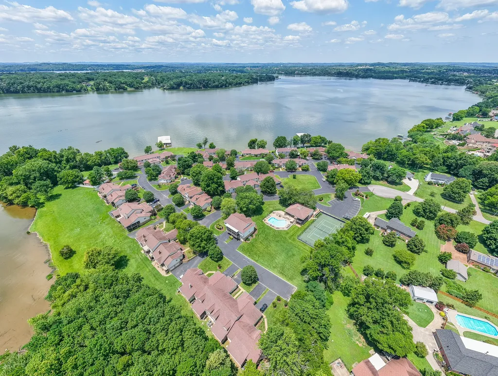 105 Tanasi Shr, S Gallatin TN 37066