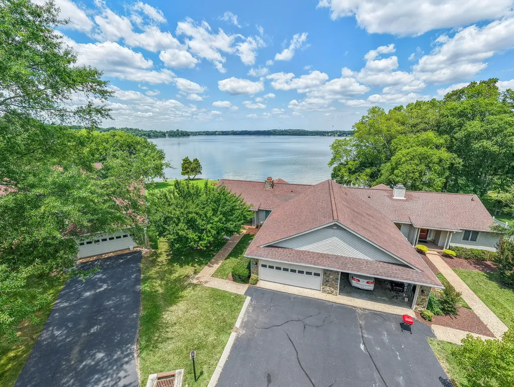 105 Tanasi Shr, S Gallatin TN 37066