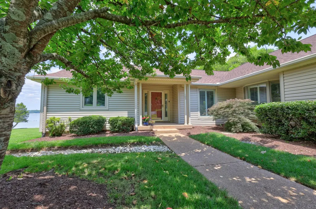 105 Tanasi Shr, S Gallatin TN 37066