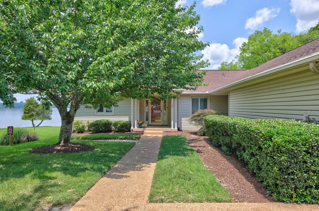 105 Tanasi Shr, S Gallatin TN 37066
