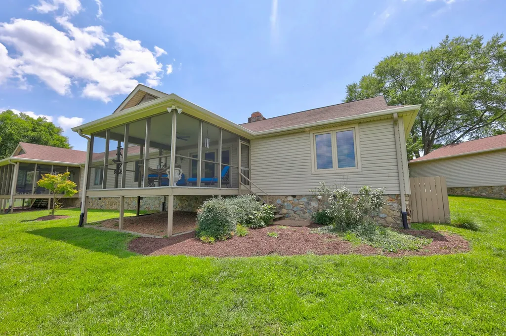 105 Tanasi Shr, S Gallatin TN 37066