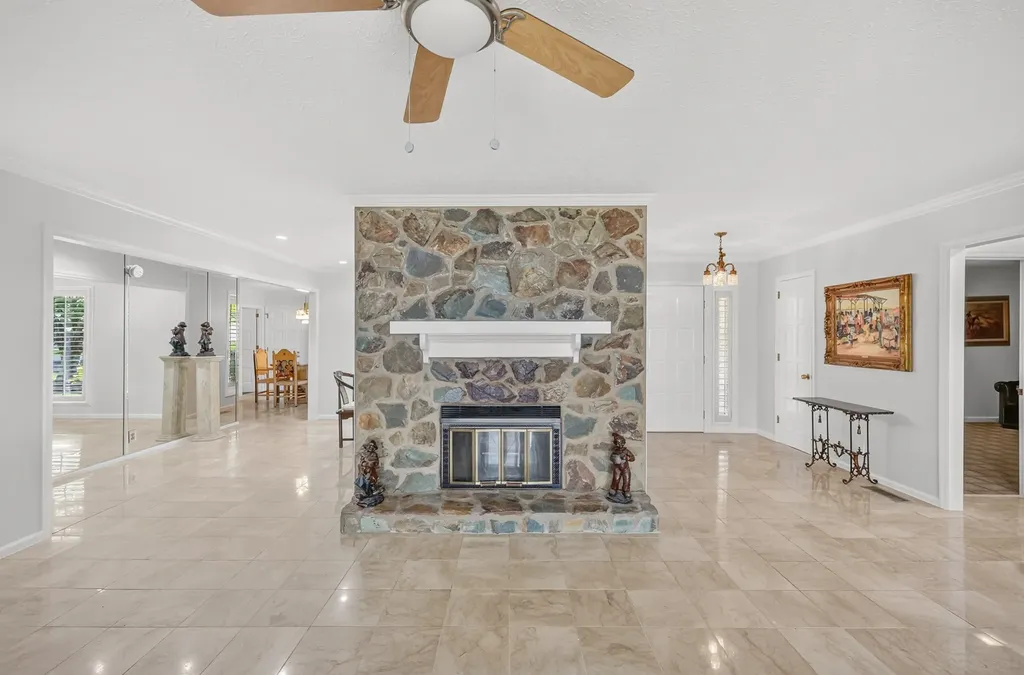 105 Tanasi Shr, S Gallatin TN 37066