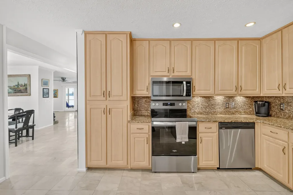 105 Tanasi Shr, S Gallatin TN 37066