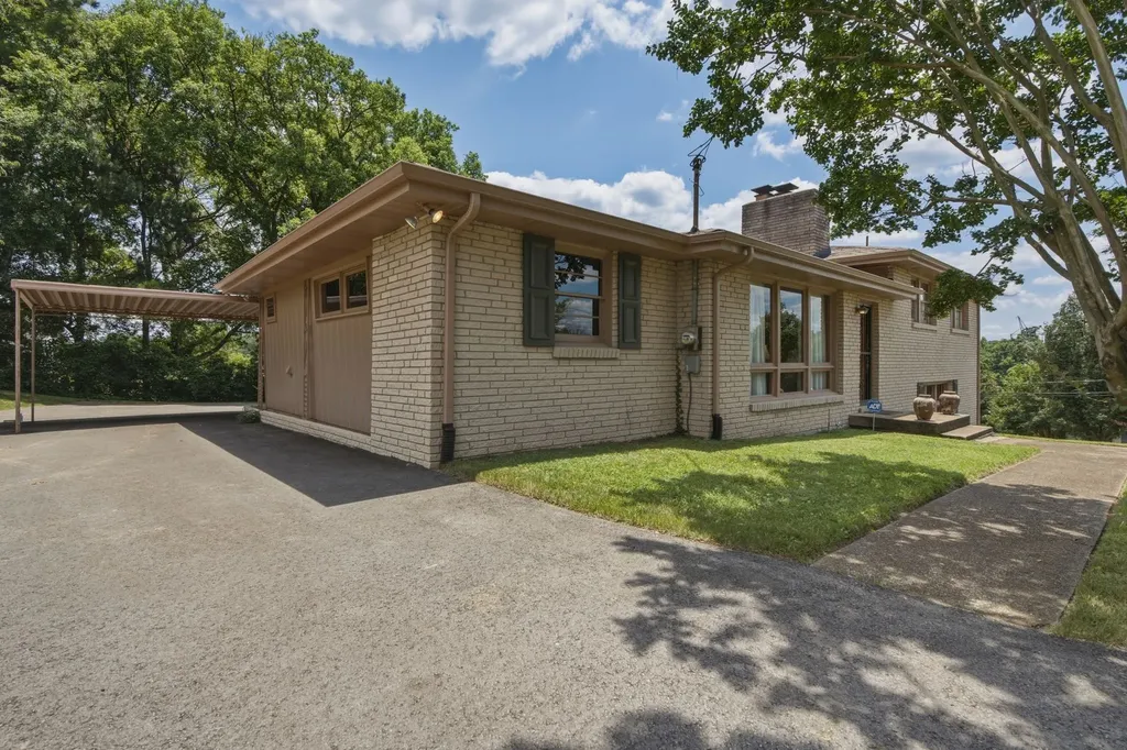 5028 Danby Drive Nashville TN 37211