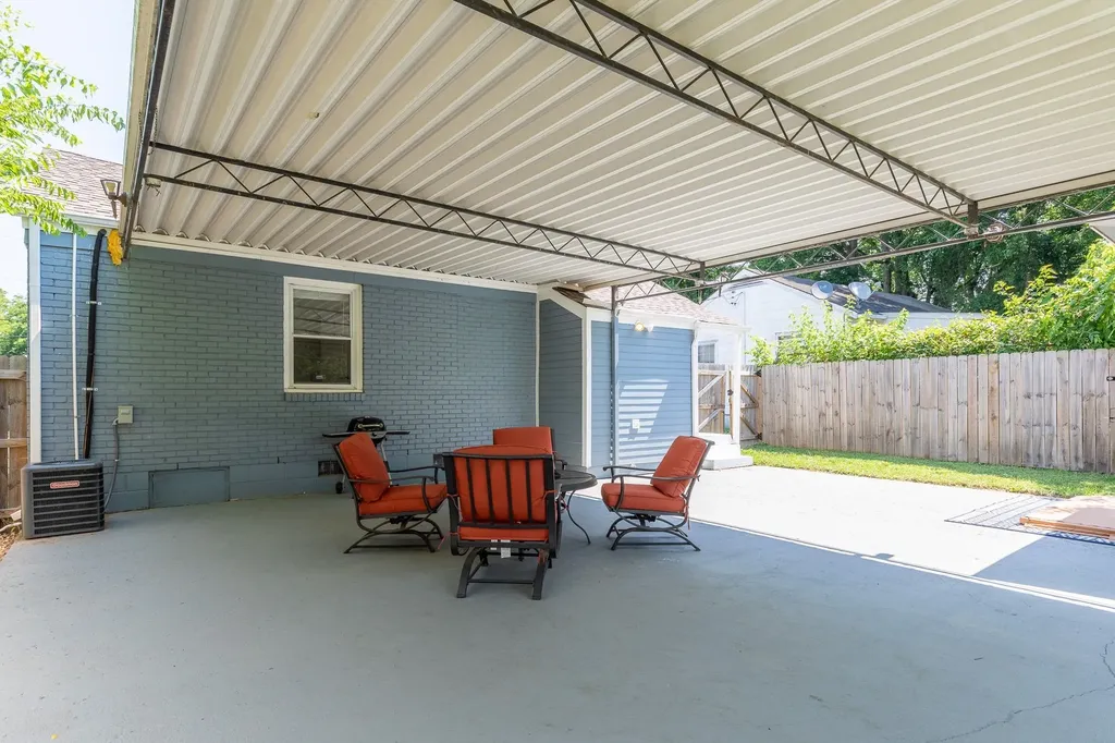 2703O O Neal Drive Nashville TN 37208