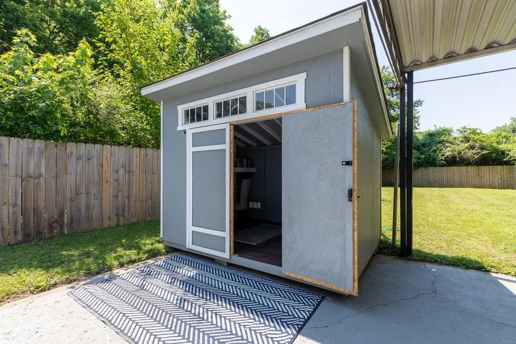 2703O O Neal Drive Nashville TN 37208