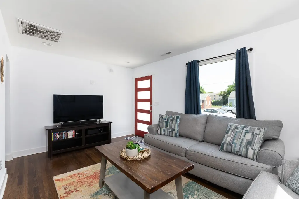 2703O O Neal Drive Nashville TN 37208