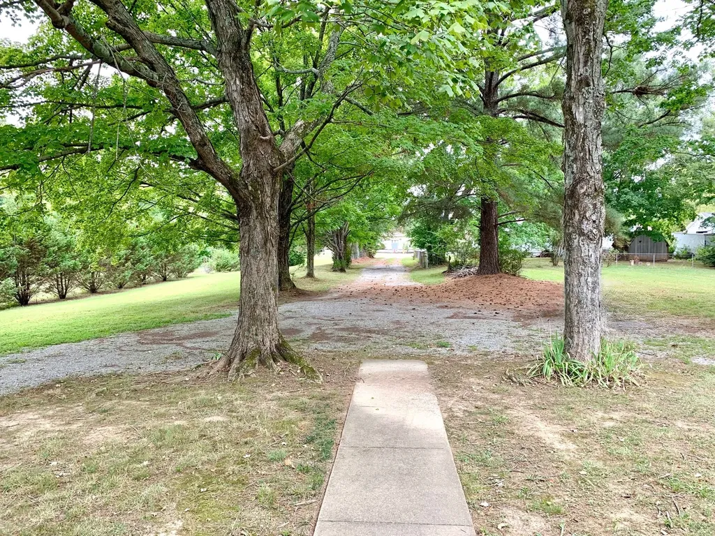 2173 Old Russellville Pike Clarksville TN 37043