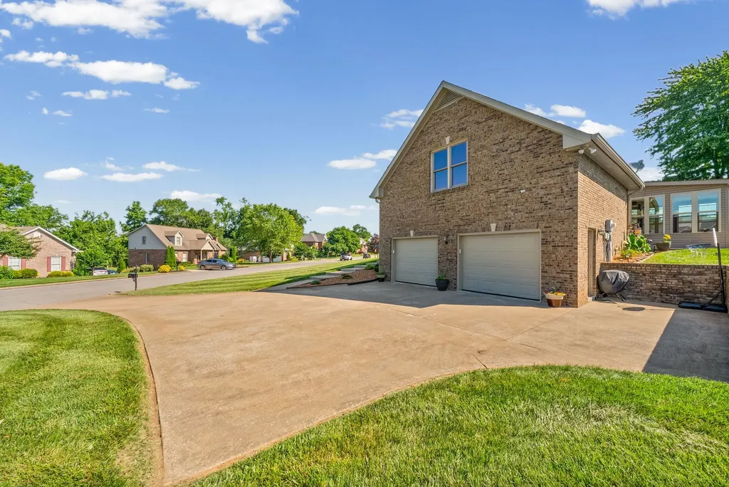 215 Avignon Way Clarksville TN 37043