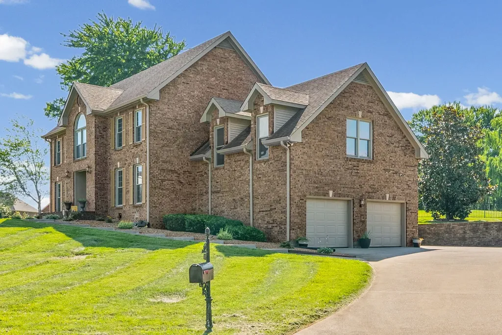 215 Avignon Way Clarksville TN 37043