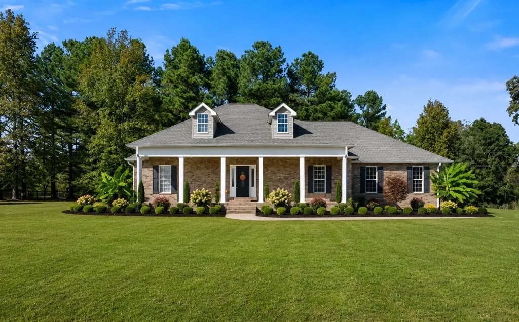 2044 Old Blacktop Road Mc Ewen TN 37101