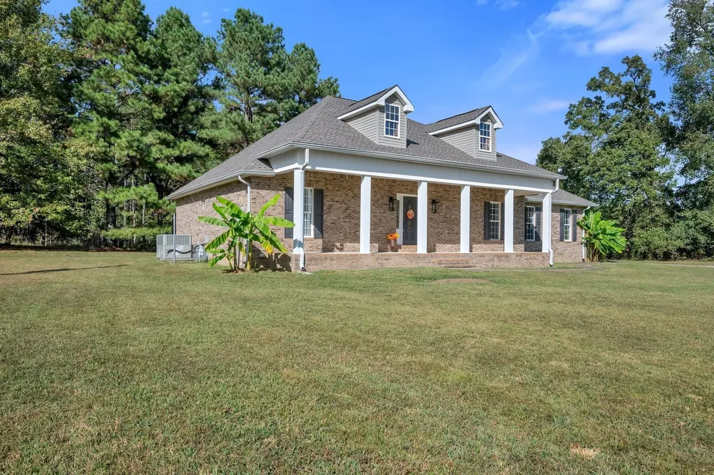 2044 Old Blacktop Road Mc Ewen TN 37101