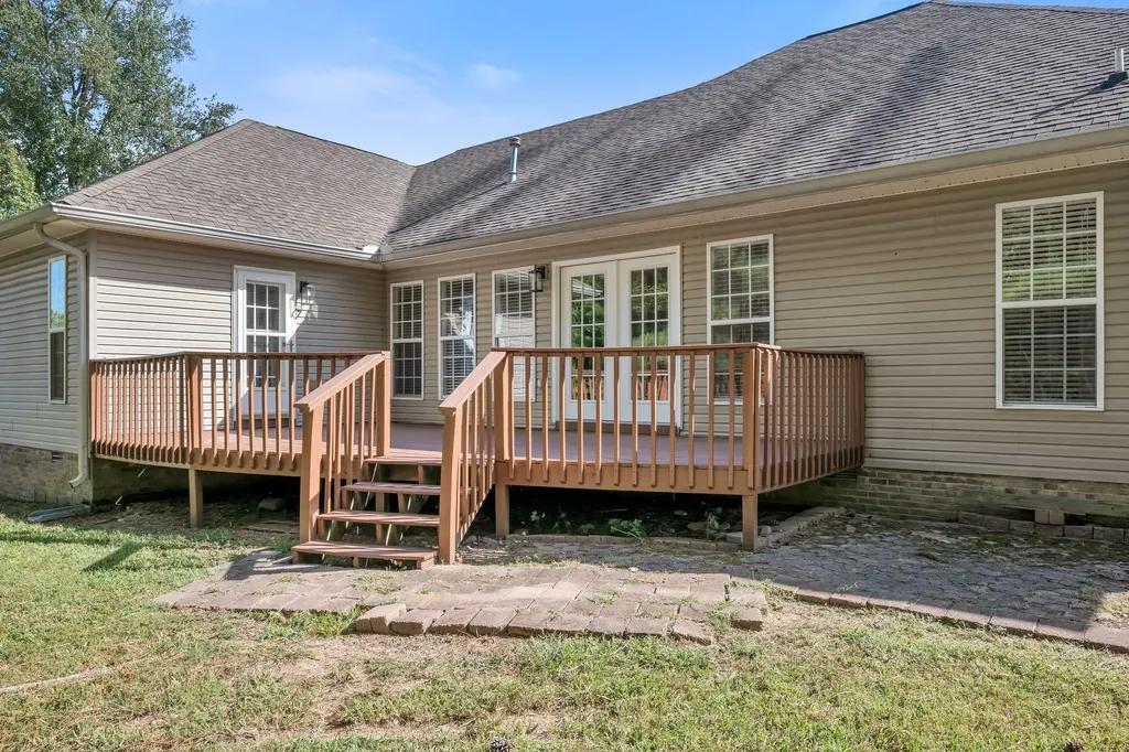 2044 Old Blacktop Road Mc Ewen TN 37101