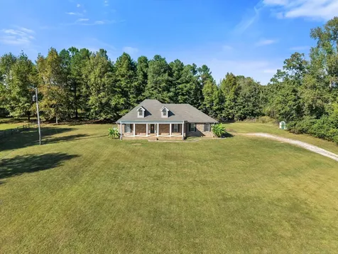 2044 Old Blacktop Road Mc Ewen TN 37101