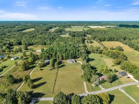 2044 Old Blacktop Road Mc Ewen TN 37101