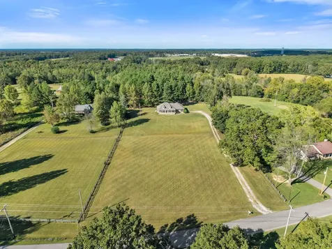 2044 Old Blacktop Road Mc Ewen TN 37101