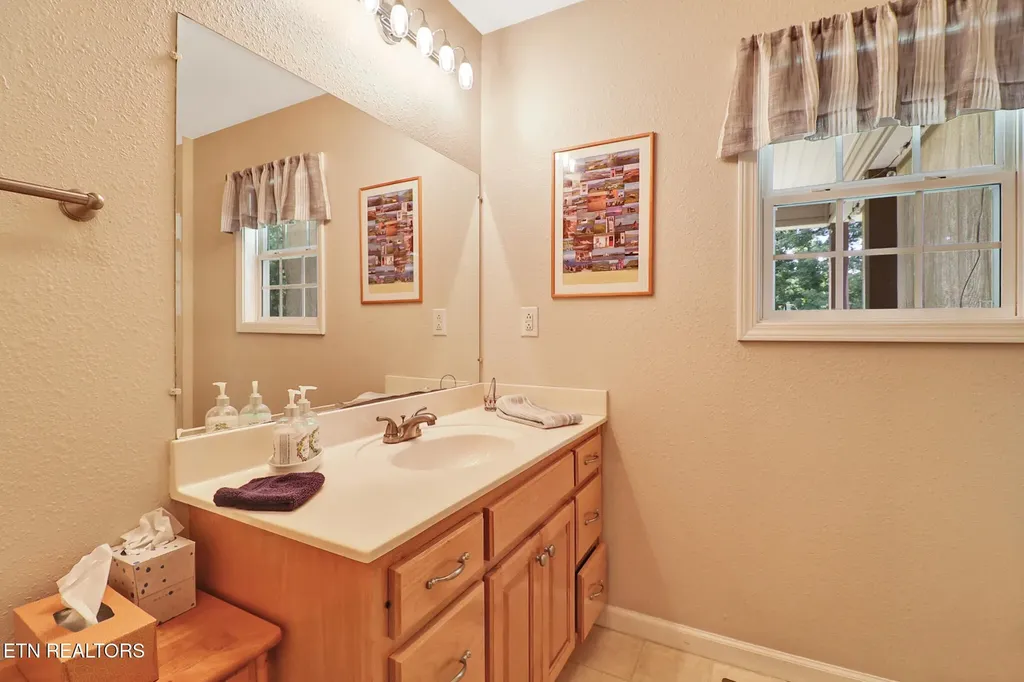 21 Knights Way Crossville TN 38571
