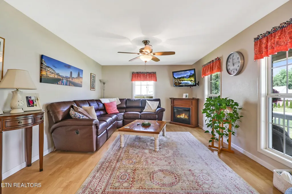 21 Knights Way Crossville TN 38571