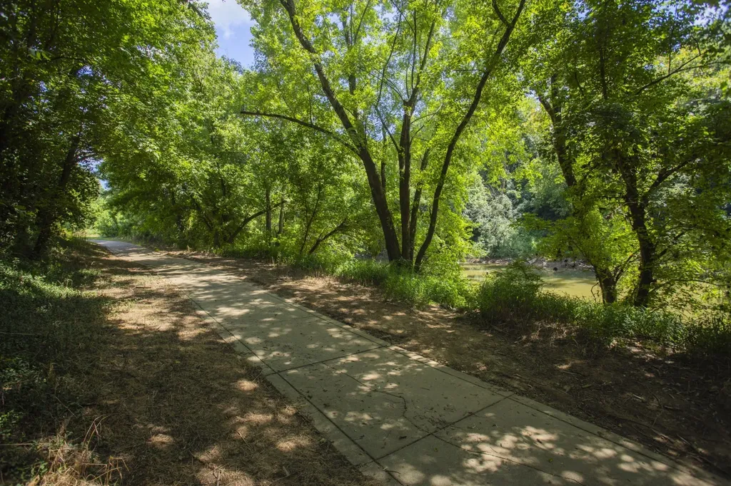 2405 Hartman Cove Columbia TN 38401