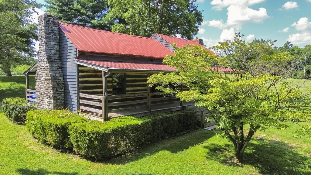 2405 Hartman Cove Columbia TN 38401