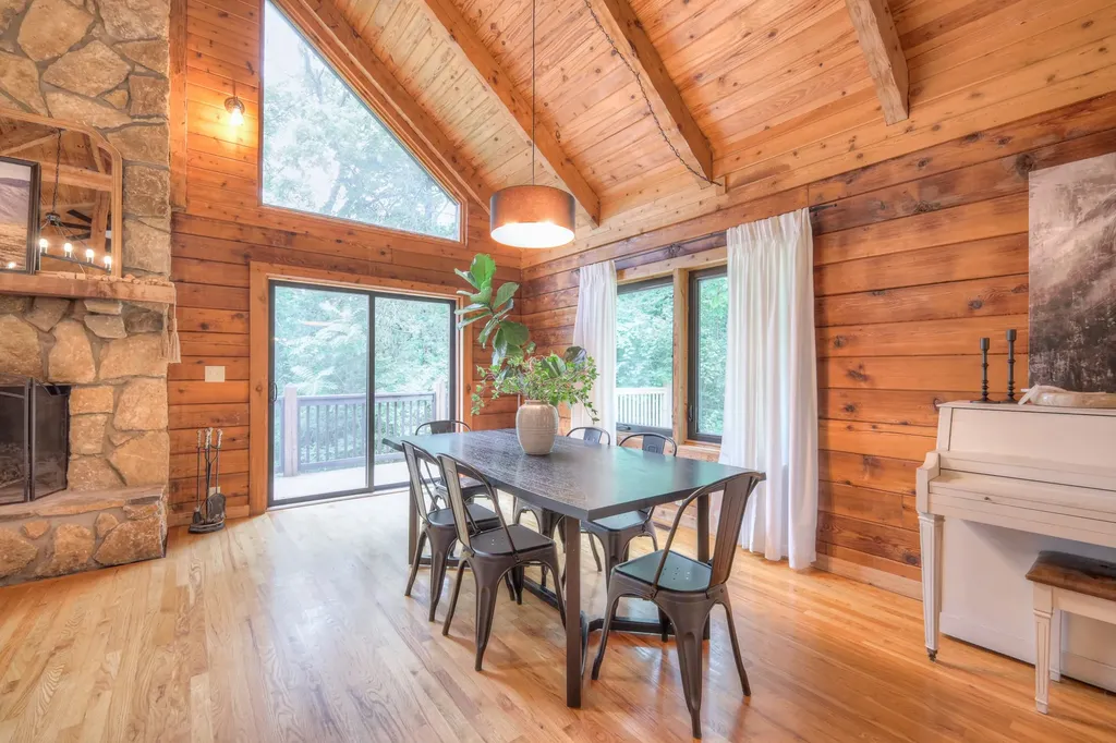 2676 Thompson Station Road, E Thompsons Station TN 37179