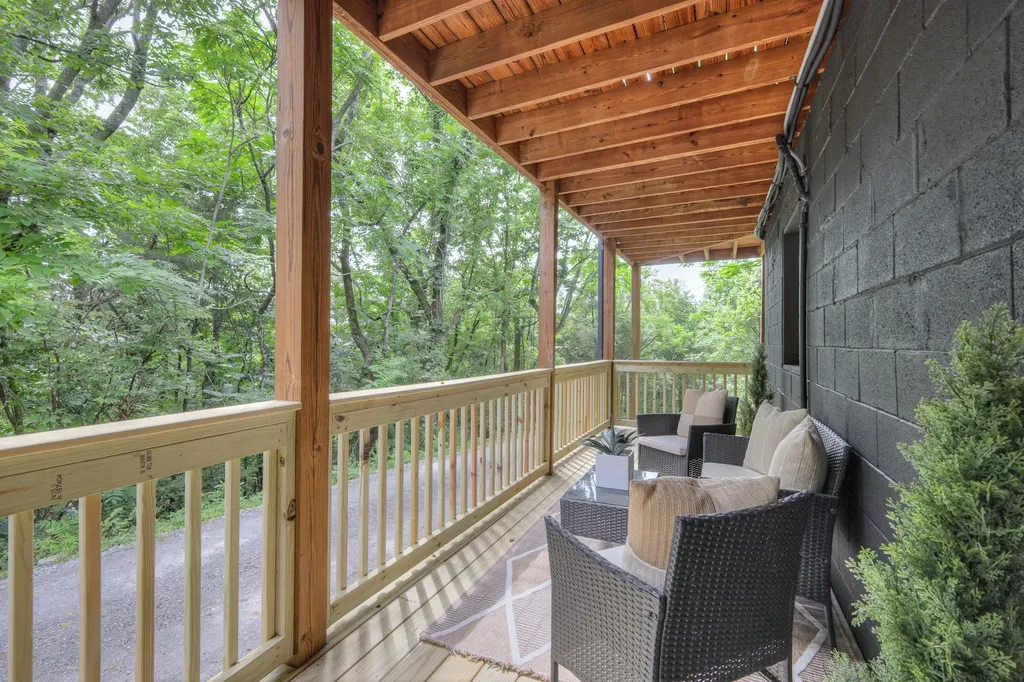 2676 Thompson Station Road, E Thompsons Station TN 37179