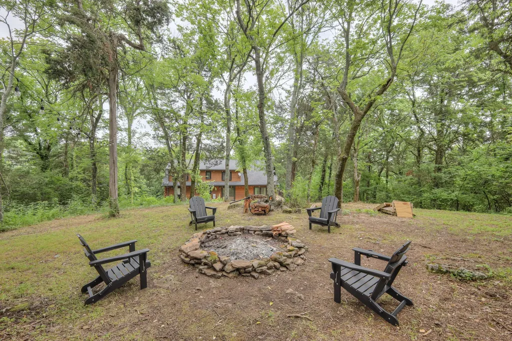 2676 Thompson Station Road, E Thompsons Station TN 37179
