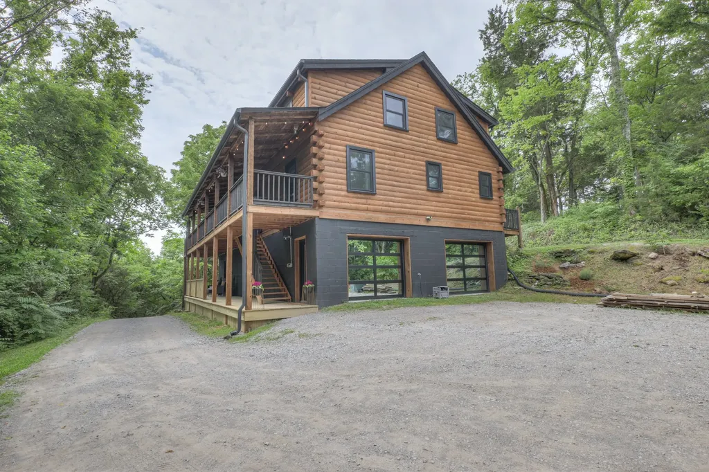 2676 Thompson Station Road, E Thompsons Station TN 37179