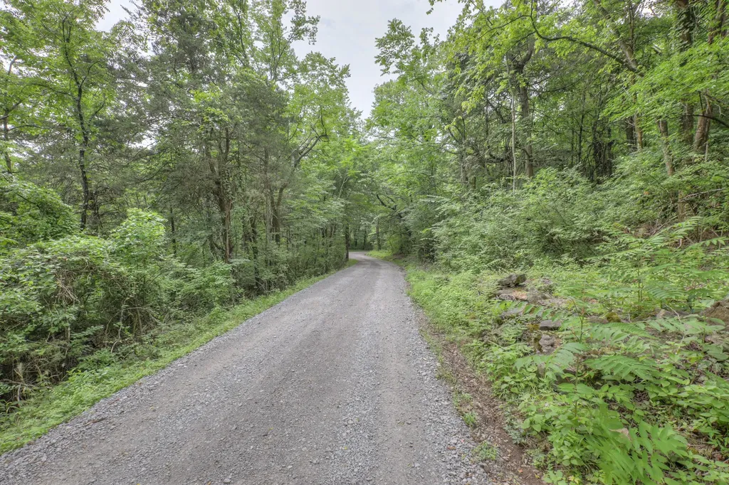 2676 Thompson Station Road, E Thompsons Station TN 37179