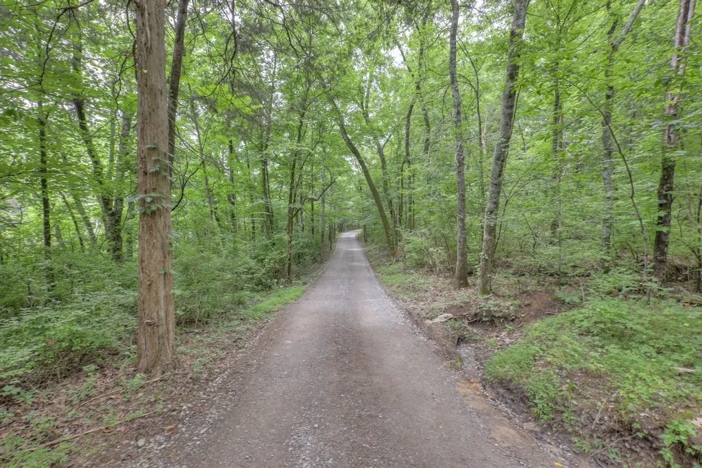 2676 Thompson Station Road, E Thompsons Station TN 37179