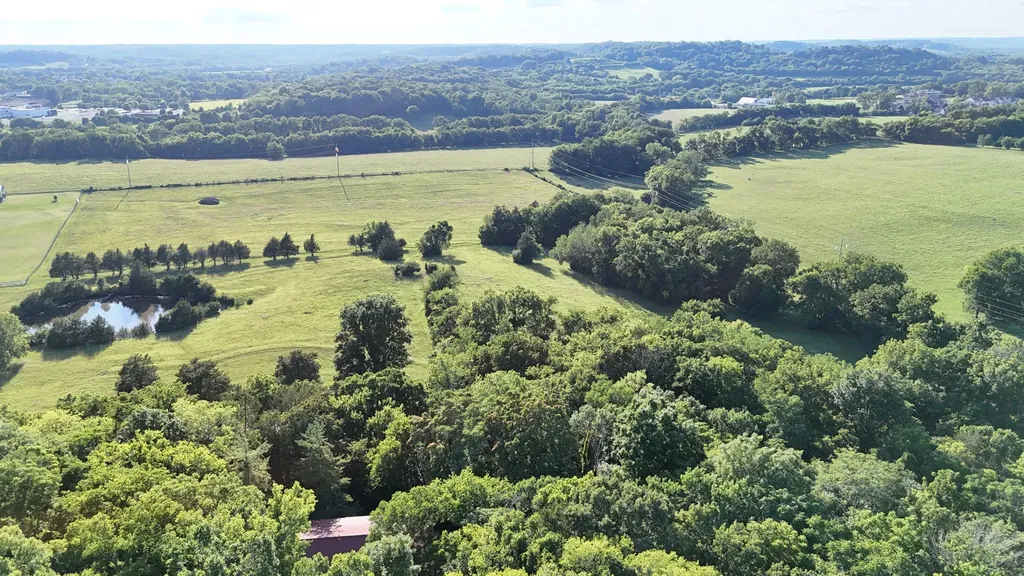 2676 Thompson Station Road, E Thompsons Station TN 37179