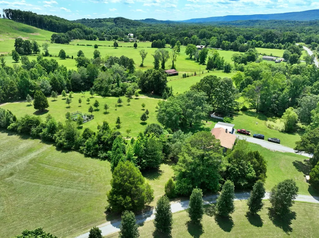 5858 Wolf Creek Road Spring City TN 37381