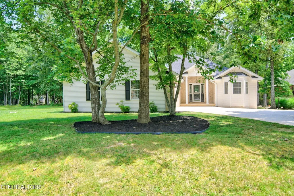35 Leaf Circle Crossville TN 38558