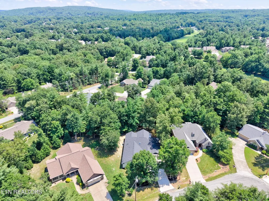 35 Leaf Circle Crossville TN 38558