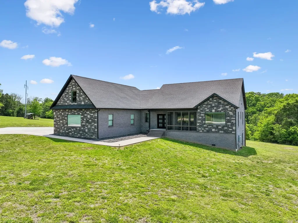 2064 Roberts Road Watertown TN 37184