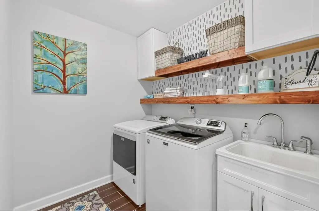 1170 Abiff Road, E Bon Aqua TN 37025