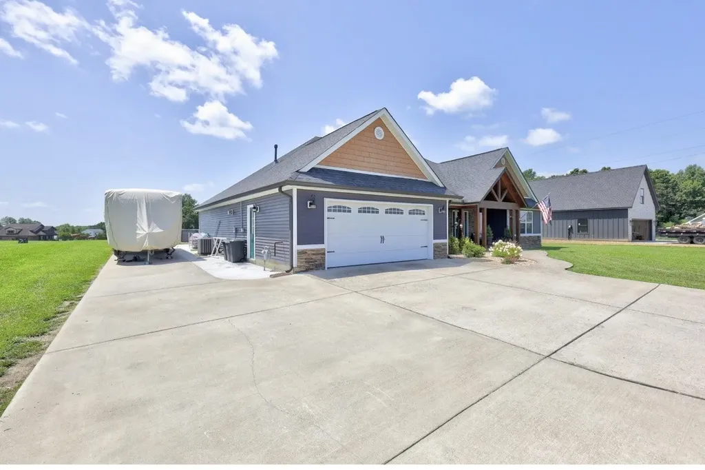 1170 Abiff Road, E Bon Aqua TN 37025