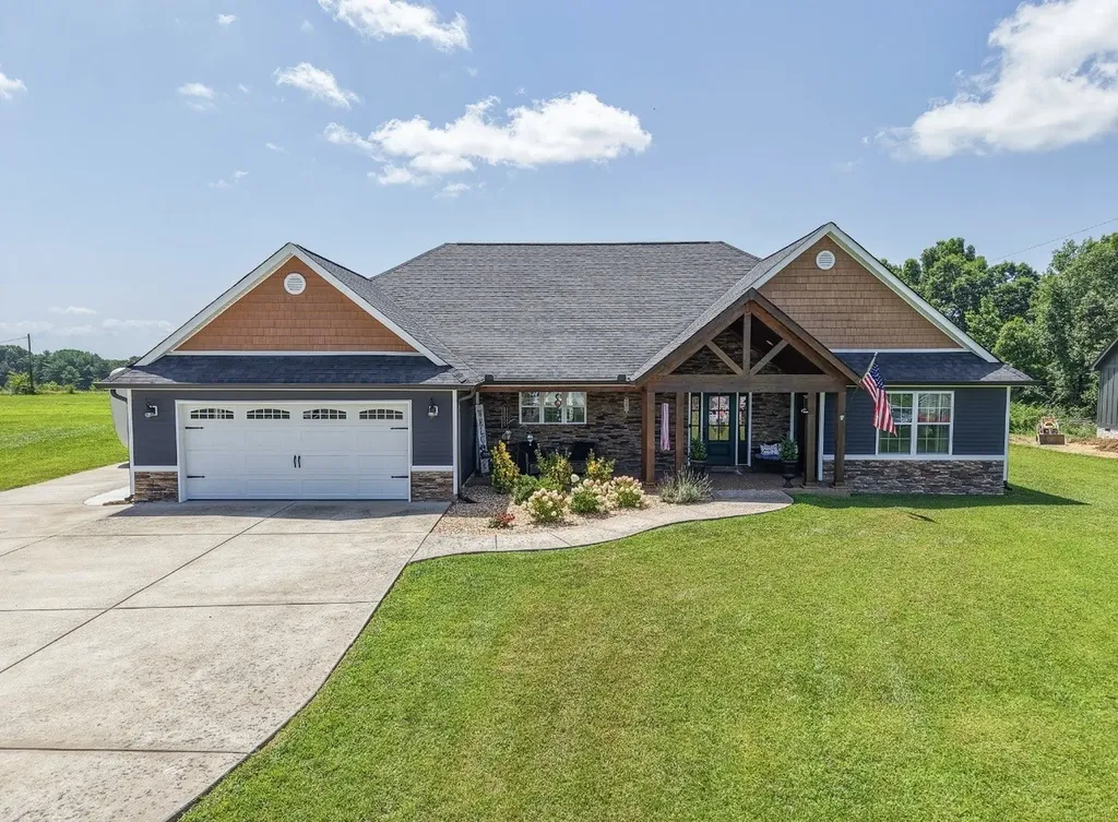 1170 Abiff Road, E Bon Aqua TN 37025