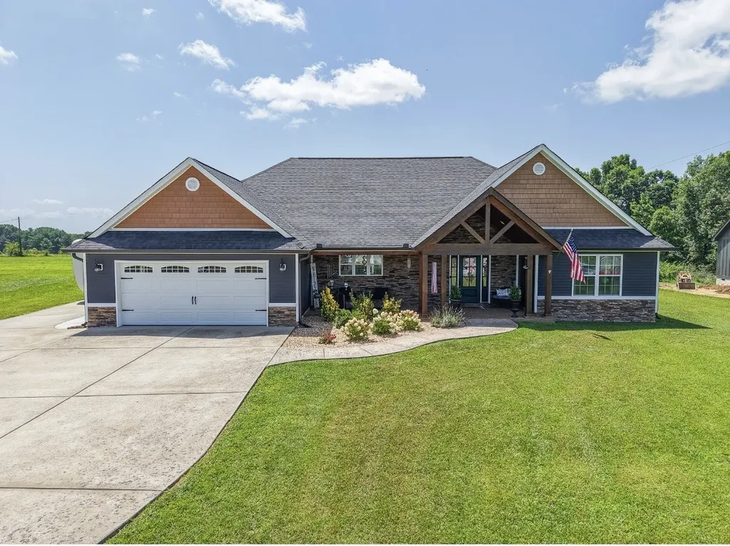 1170 Abiff Road, E Bon Aqua TN 37025