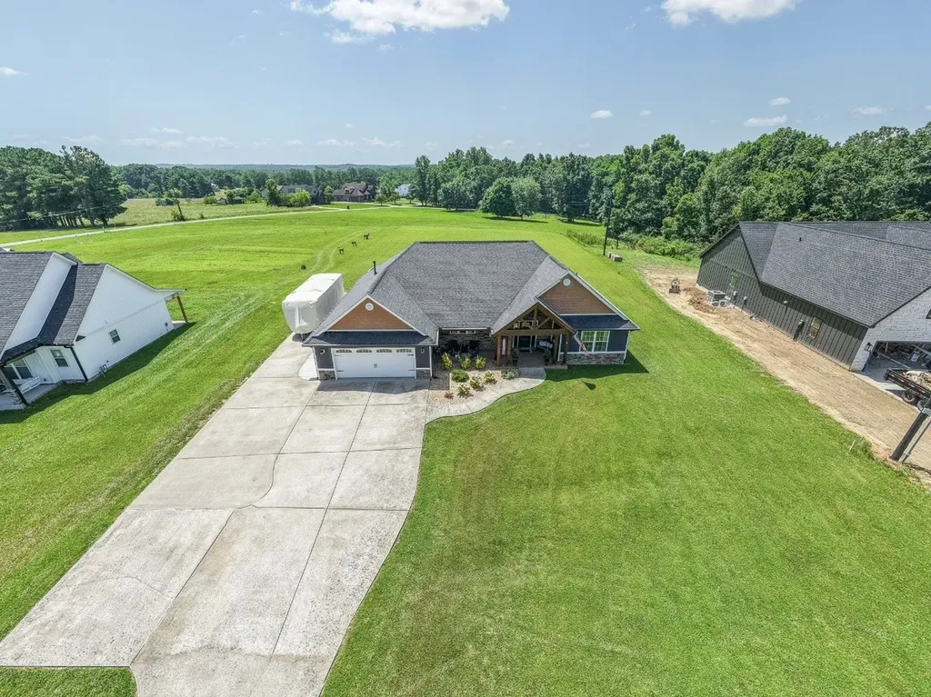 1170 Abiff Road, E Bon Aqua TN 37025