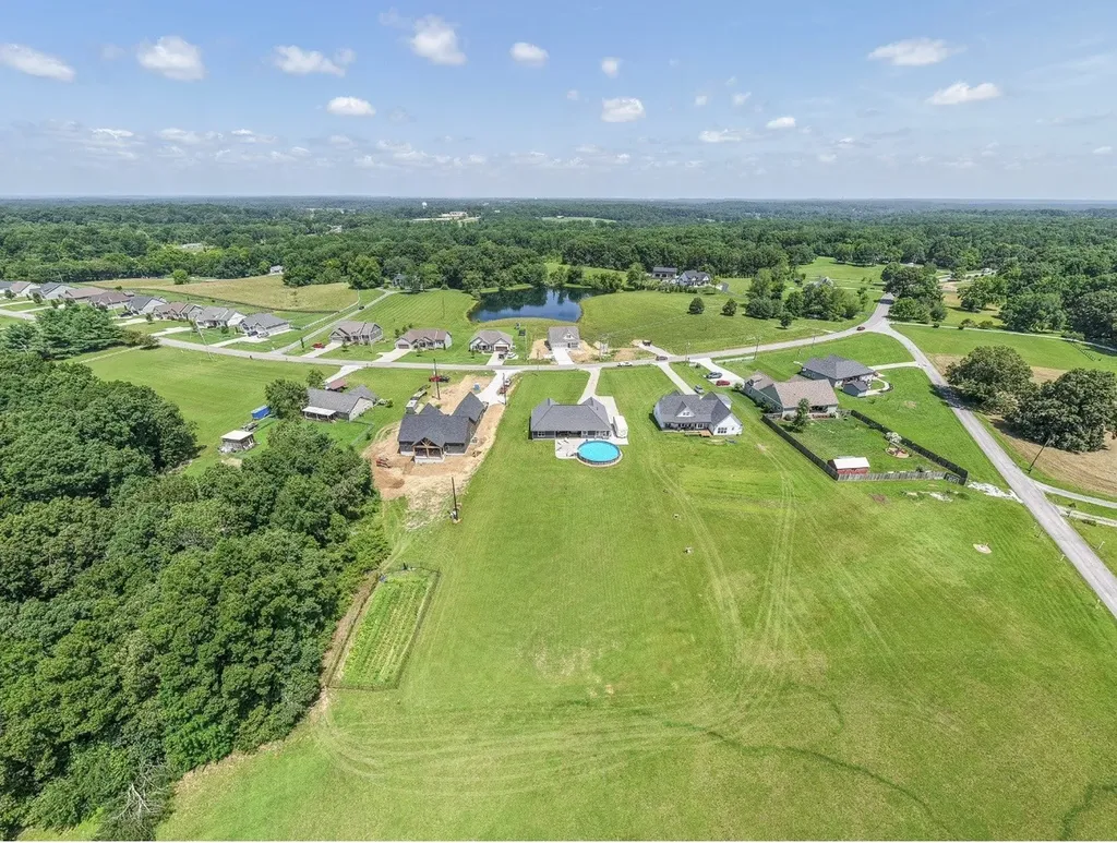 1170 Abiff Road, E Bon Aqua TN 37025