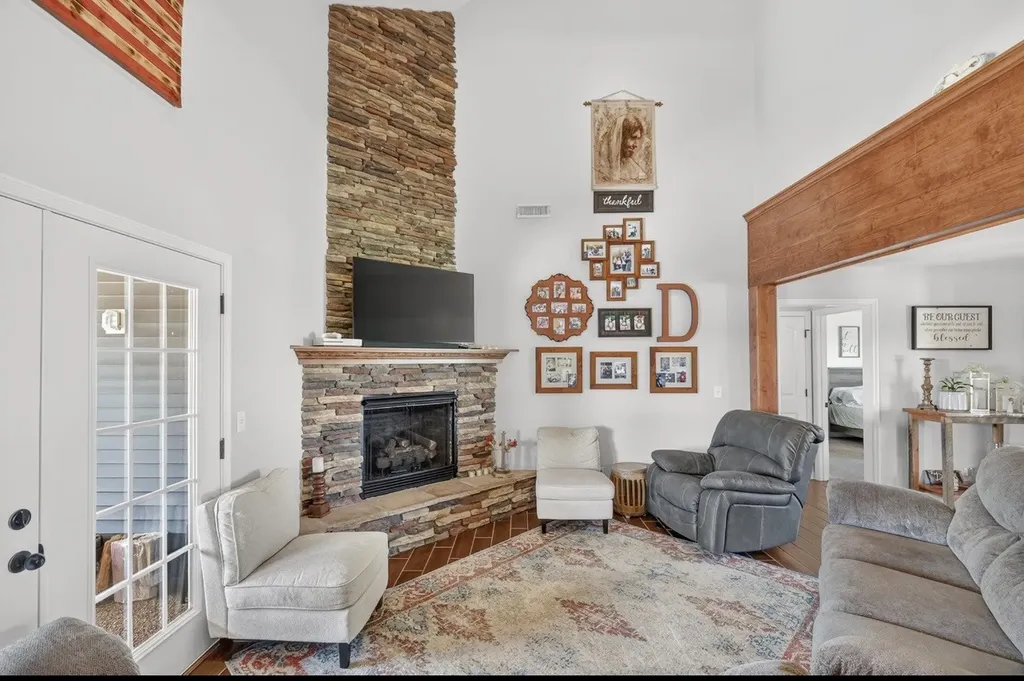 1170 Abiff Road, E Bon Aqua TN 37025