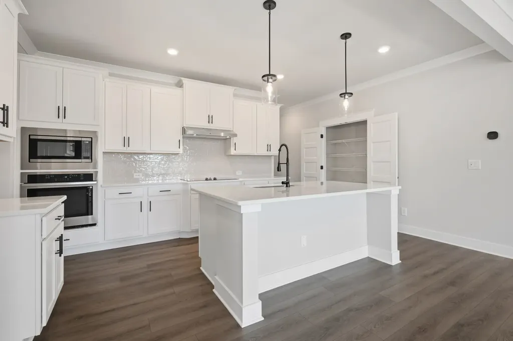 1688 Charlie Place White House TN 37188